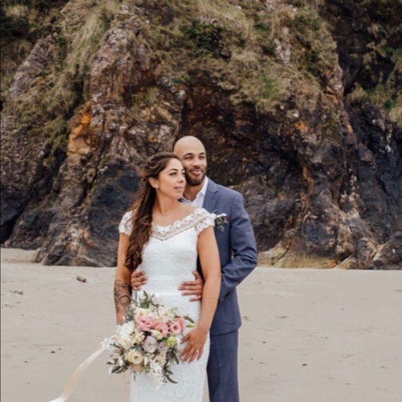 Wedding Dress - Picture 7 of 8